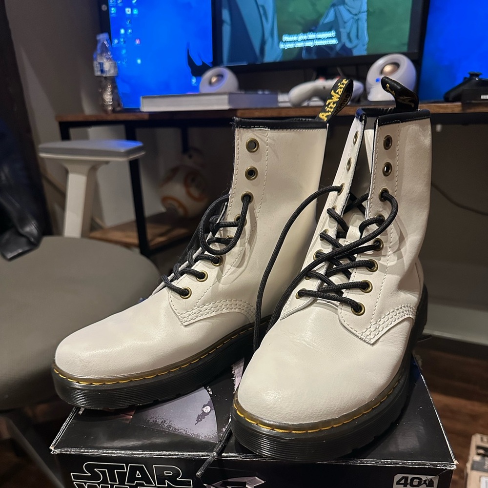 Airwave white Docs